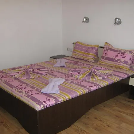 Guest house Mihalevi 2*