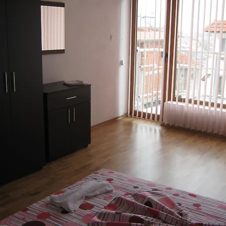 Guest house Mihalevi 2*
